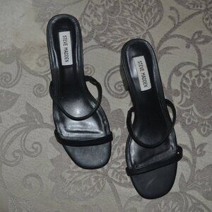 Pre-0wned Steven Madden Two-piece Block heels black sandal size 8M